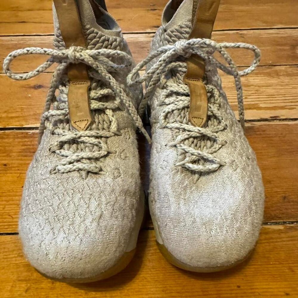 Nike LeBron 15 GS "Ghost"‎ Sz 5Y